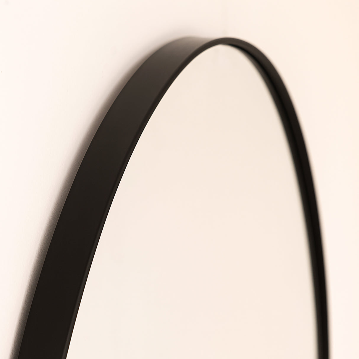 Espejo de Pared Negro 40x40cm Redondo con Marco Metalico - ESPEJOS DE PARED | Bylmo