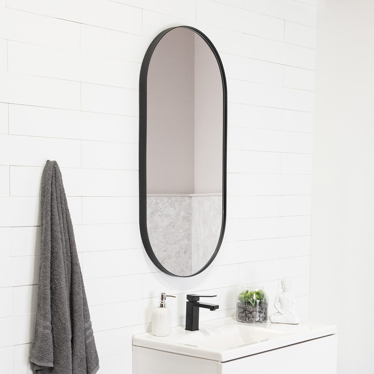 Espejo de Pared Lukman Negra 50x100cm Ovalado con Marco Metalico - Espejos Decorativos | Bylmo