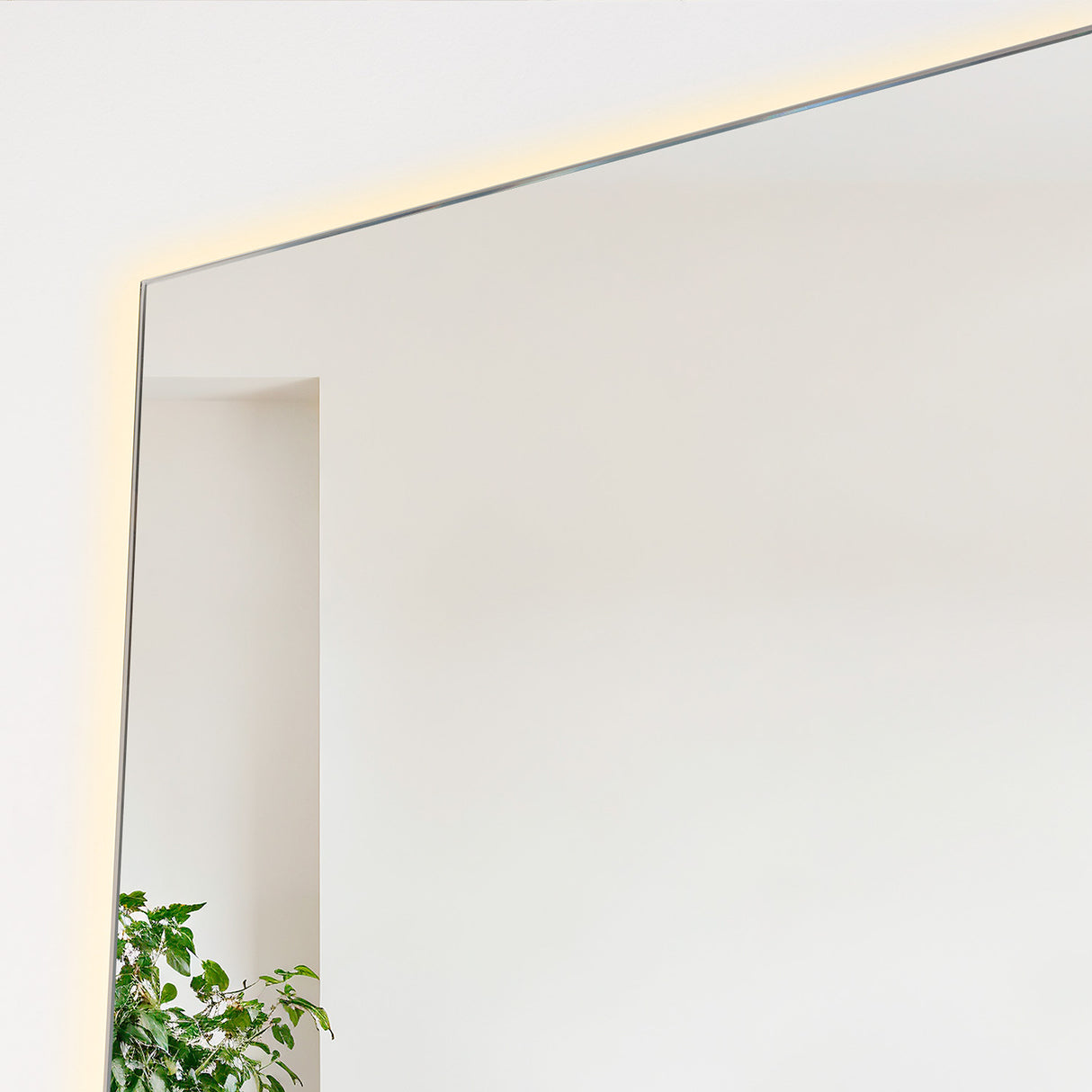 Espejo de Baño Garda Plateado 52x90cm Rectangular y con Iluminiación Led - Espejos Decorativos | Bylmo