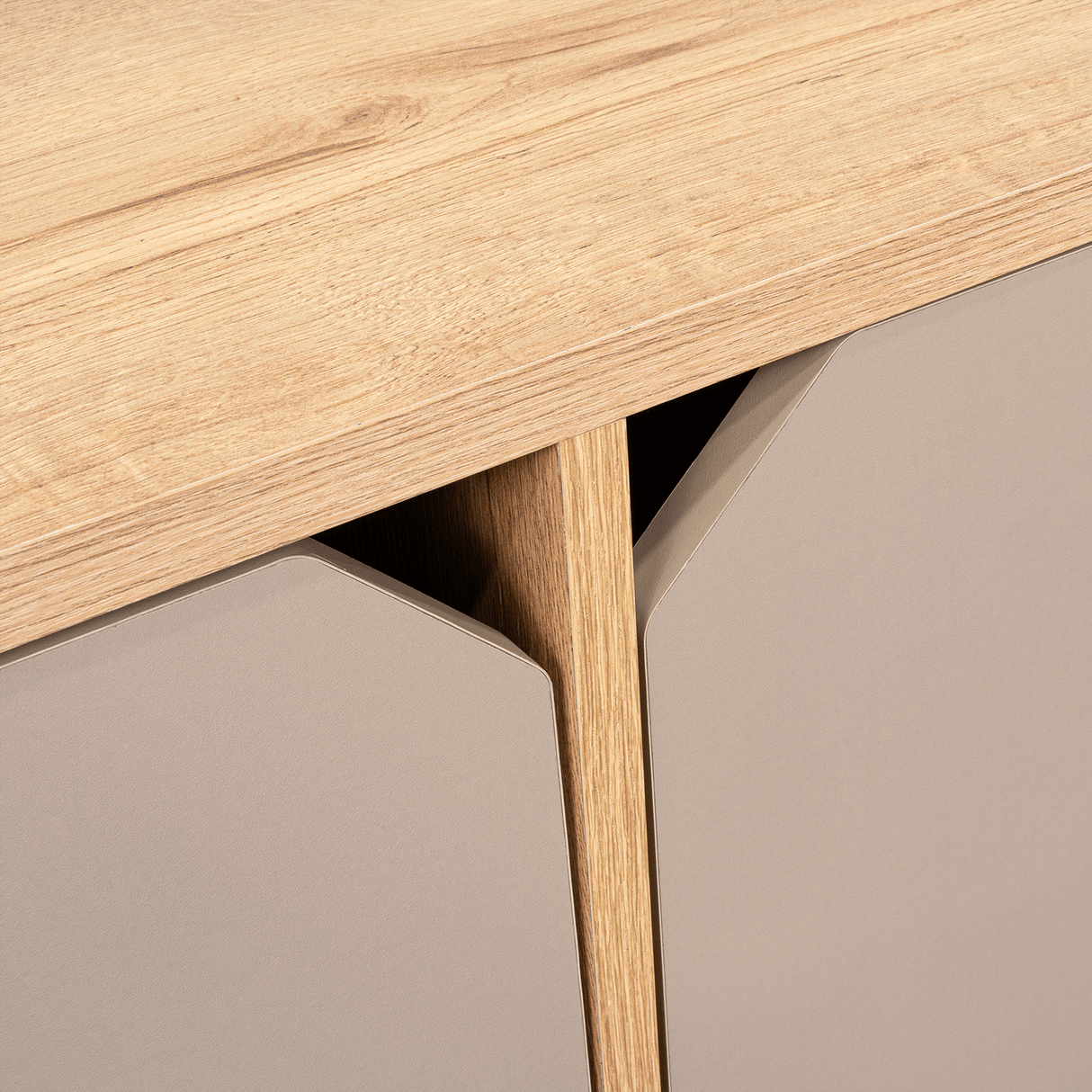 Biblioteca de Piso Piero Duna y Taupe 110.1x40.6cm Rectangular con Tres Compartimientos - Bibliotecas | Bylmo