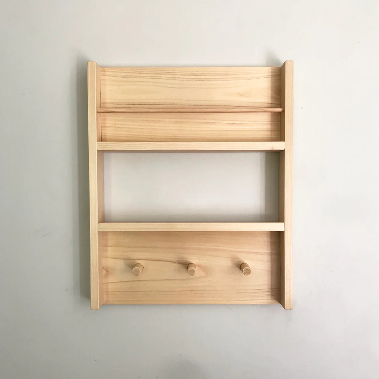 Repisa Joy Kids Madera Pino 44x53 cm Café con 2 Entrepaños Moderno - Repisas y Percheros | Bylmo