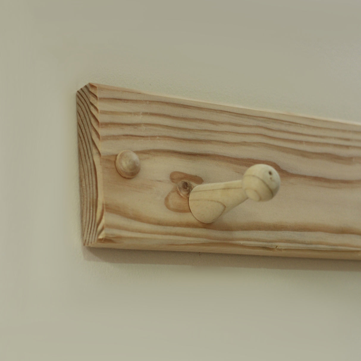 Perchero Rectangular Rústico Natural 2 Ganchos 30 x 11 cm - Repisas y Percheros | Bylmo