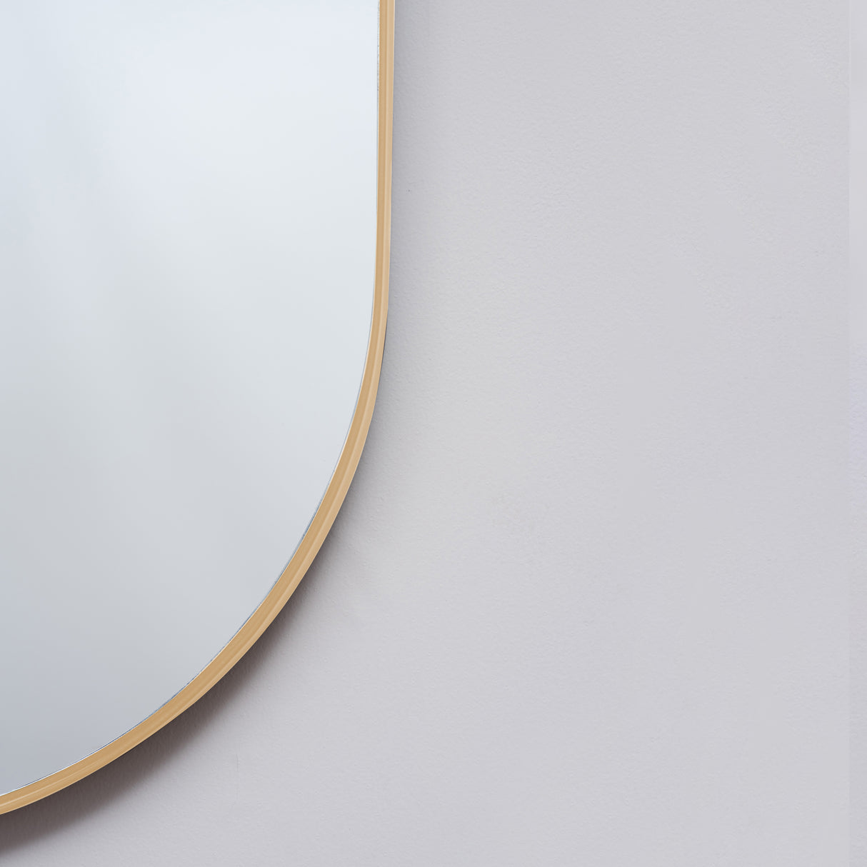 Espejo Lyon Ovalado Dorado 60x120cm con Marco Metálico - Espejos Decorativos | Bylmo