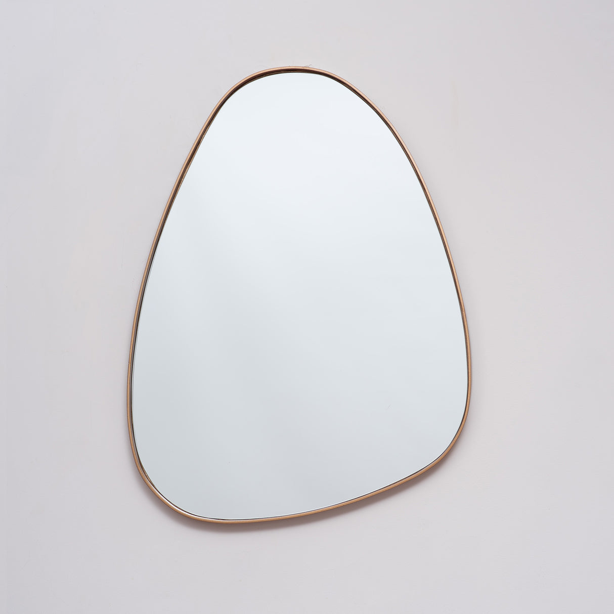 Espejo Visee Asimétrico Dorado 60x80cm con Marco Metálico - Espejos Decorativos | Bylmo