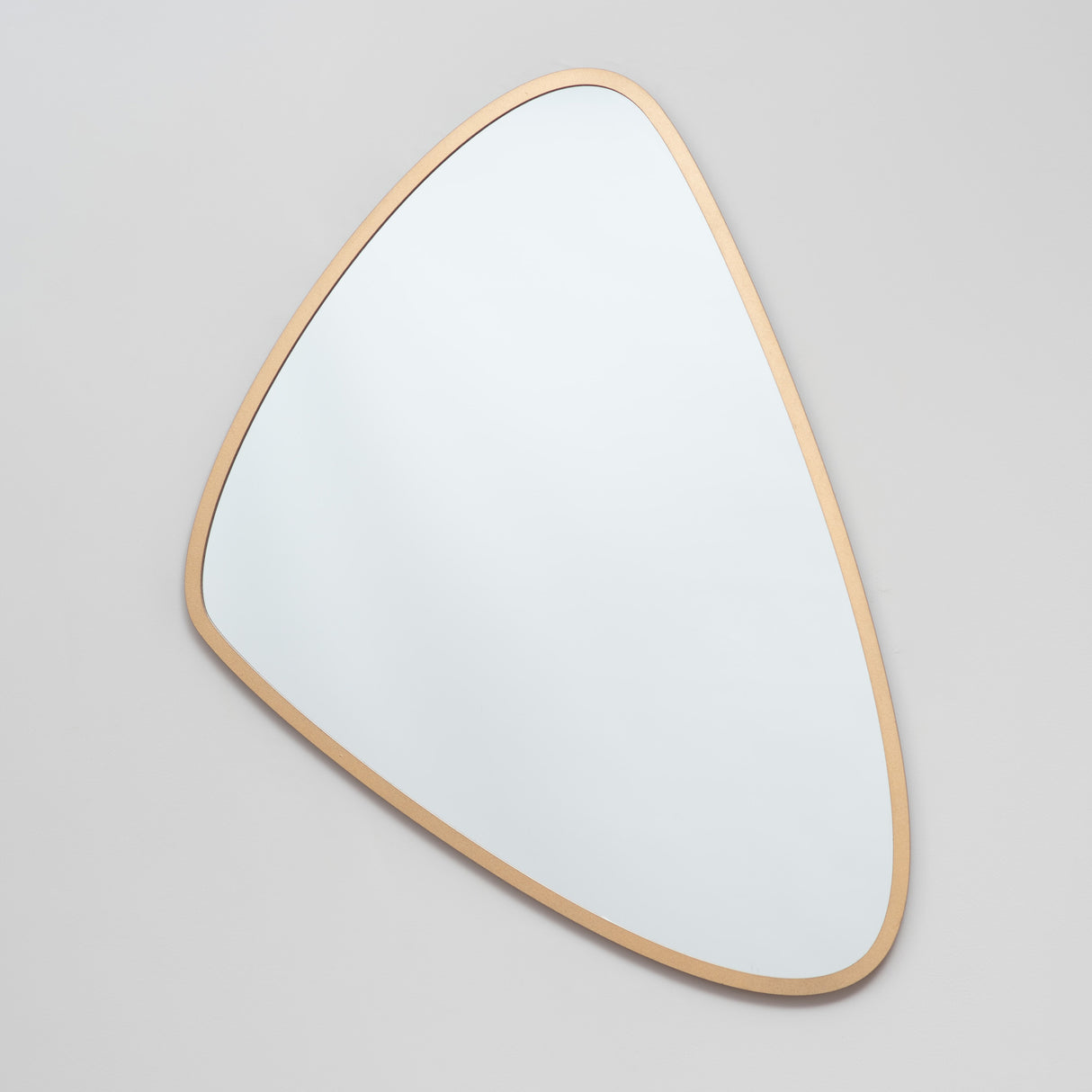 Espejo Visee Asimétrico Dorado 60x80cm con Marco en Madera - Espejos Decorativos | Bylmo