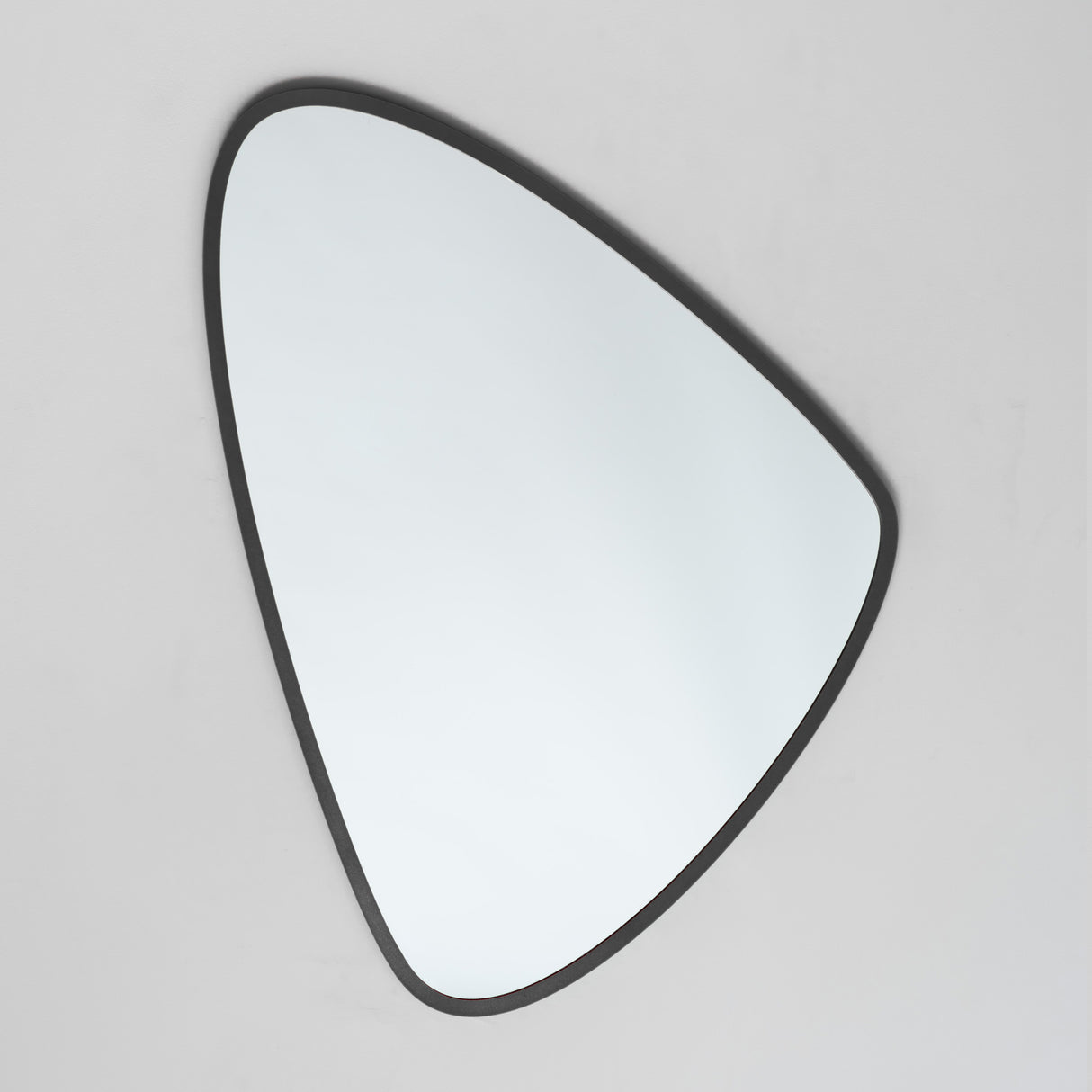 Espejo Visee Asimétrico Negro 60x80cm con Marco en Madera - Espejos Decorativos | Bylmo