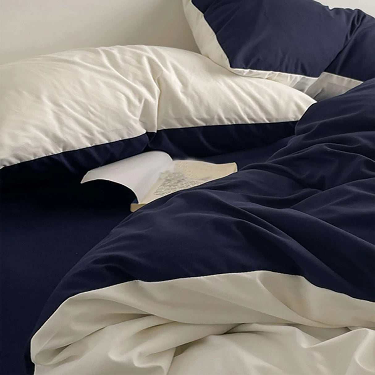 Duvet Lilis Azul Oscuro Blanco Para Cama Sencilla 90x190cm - Tendidos y Cubrelechos | Bylmo