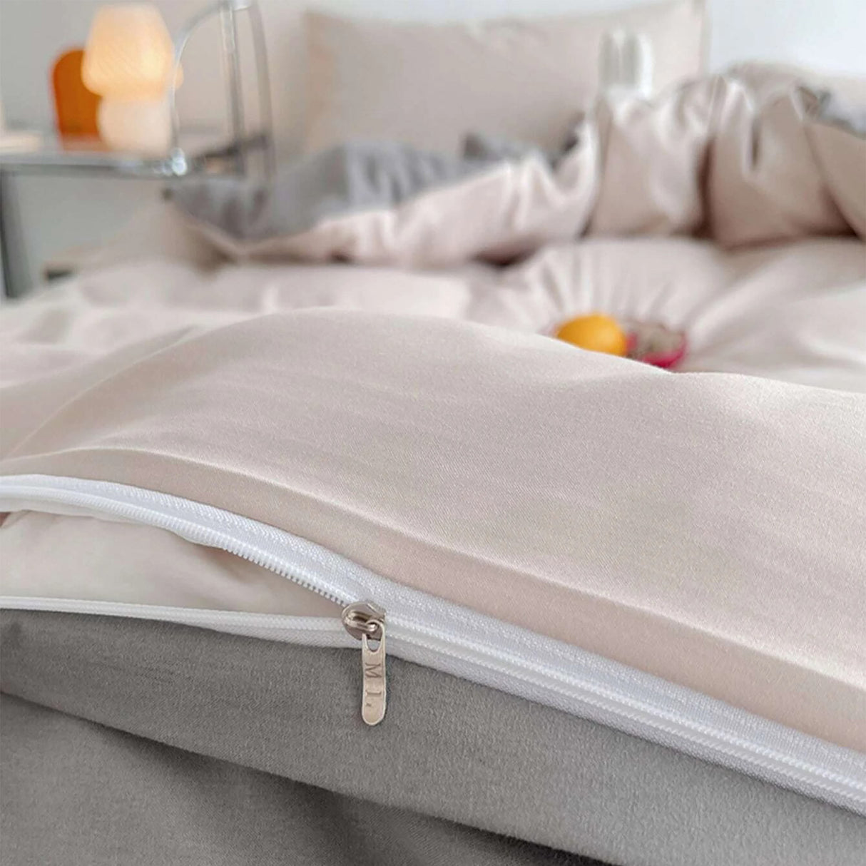 Duvet Lilis Crema Gris Para Cama Semidoble 120x190cm - Tendidos y Cubrelechos | Bylmo