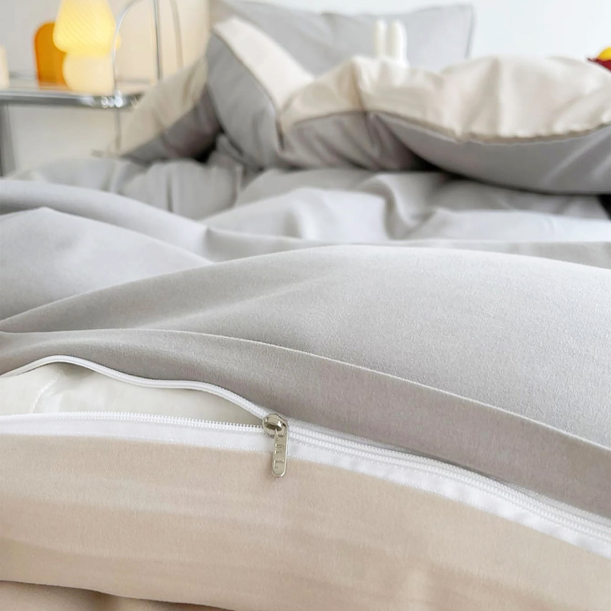 Duvet Lilis Gris Claro Beige Para Cama King 200x190cm - Tendidos y Cubrelechos | Bylmo