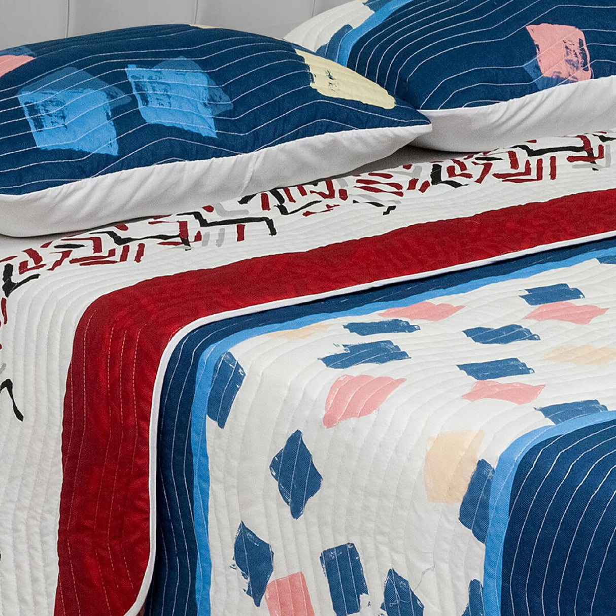 Cubrelecho Español Ambete Gris y Rojo de Líneas Étnicas Para Cama Semidoble 120 X 190 Cm - Tendidos y Cubrelechos | Bylmo