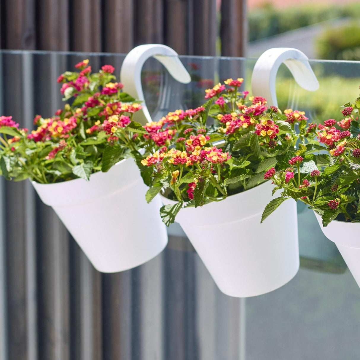 Matera Balcony Capri Solo Blanco 20x28cm Cónica Para Barandas - Materas y Macetas | Bylmo