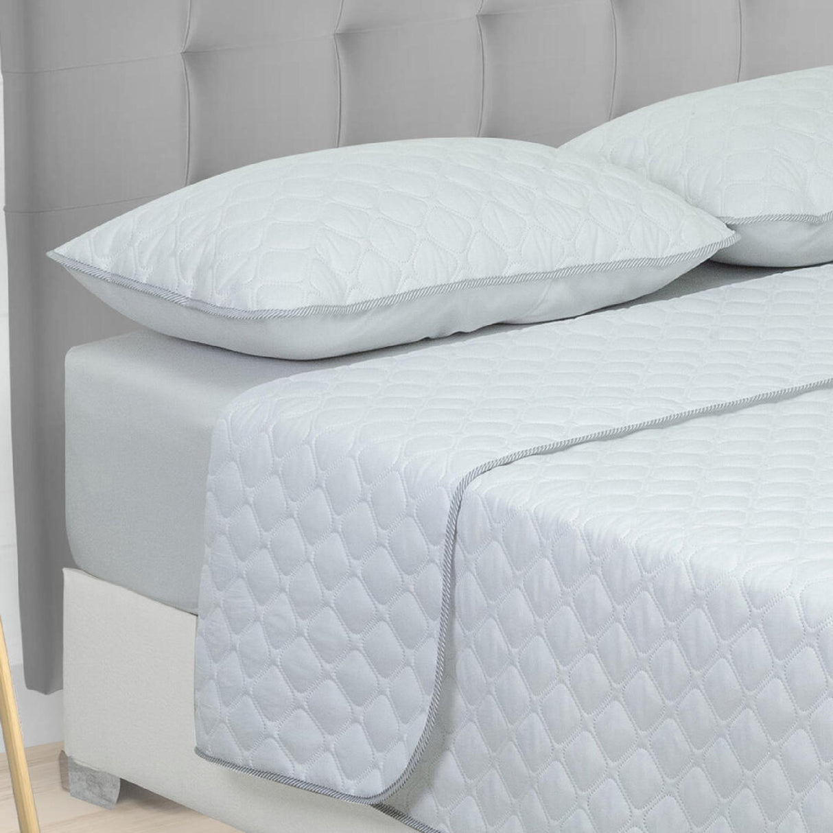 Cubrelecho Doble Faz Convex Blanco Para Cama King 200 X 200 Cm Fondo Entero - Tendidos y Cubrelechos | Bylmo