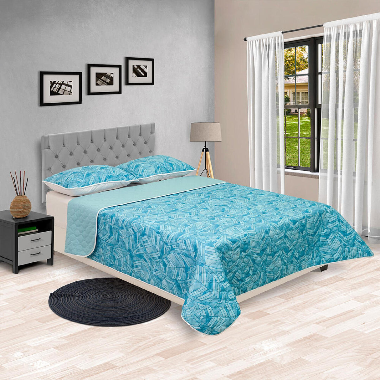 Cubrelecho Doble Faz Barcelona Azul Claro Para Cama Doble 140 X 190 Cm de Hojas - Tendidos y Cubrelechos | Bylmo