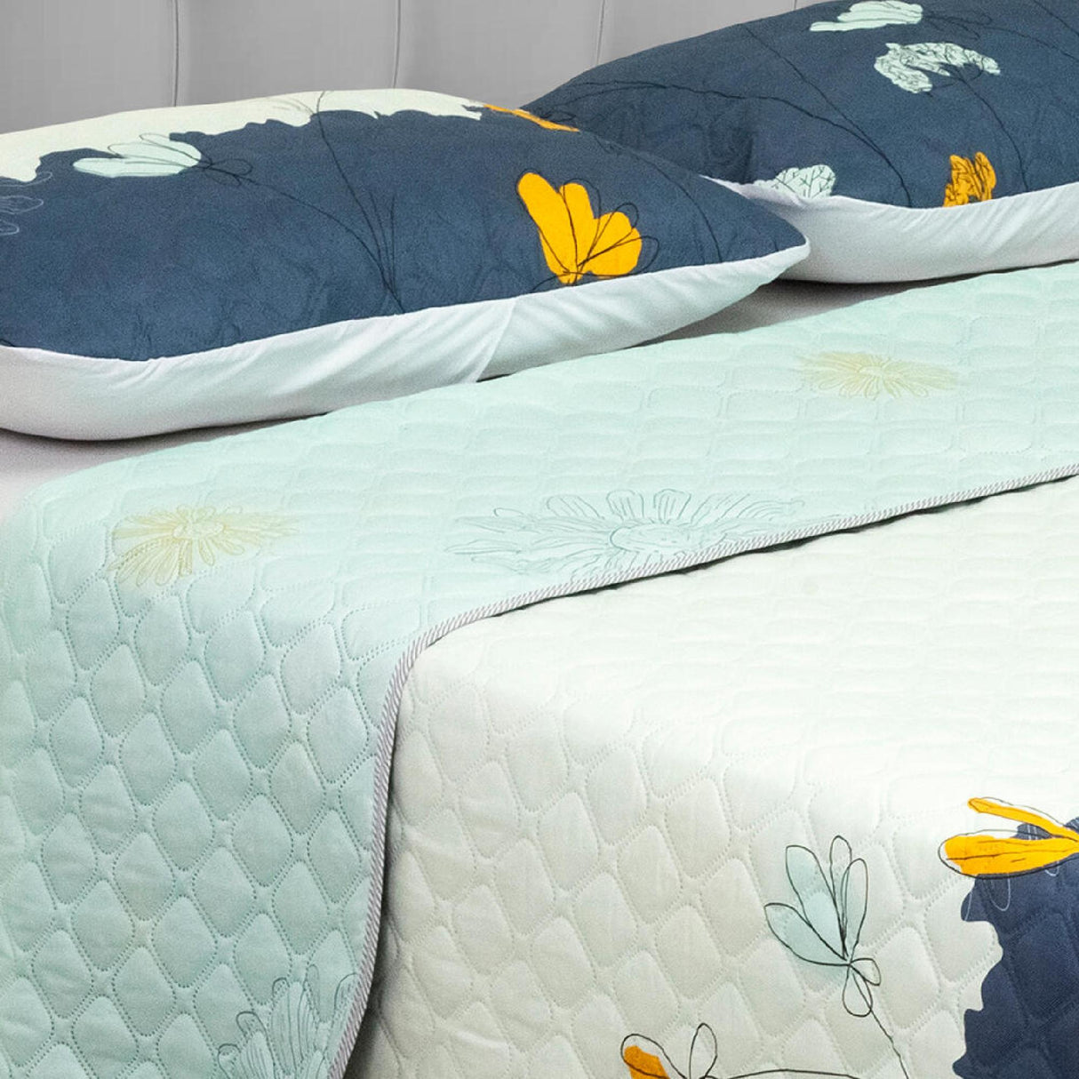 Cubrelecho Doble Faz Style Aguamarina Para Cama Doble 140 X 190 Cm de Flores - Tendidos y Cubrelechos | Bylmo