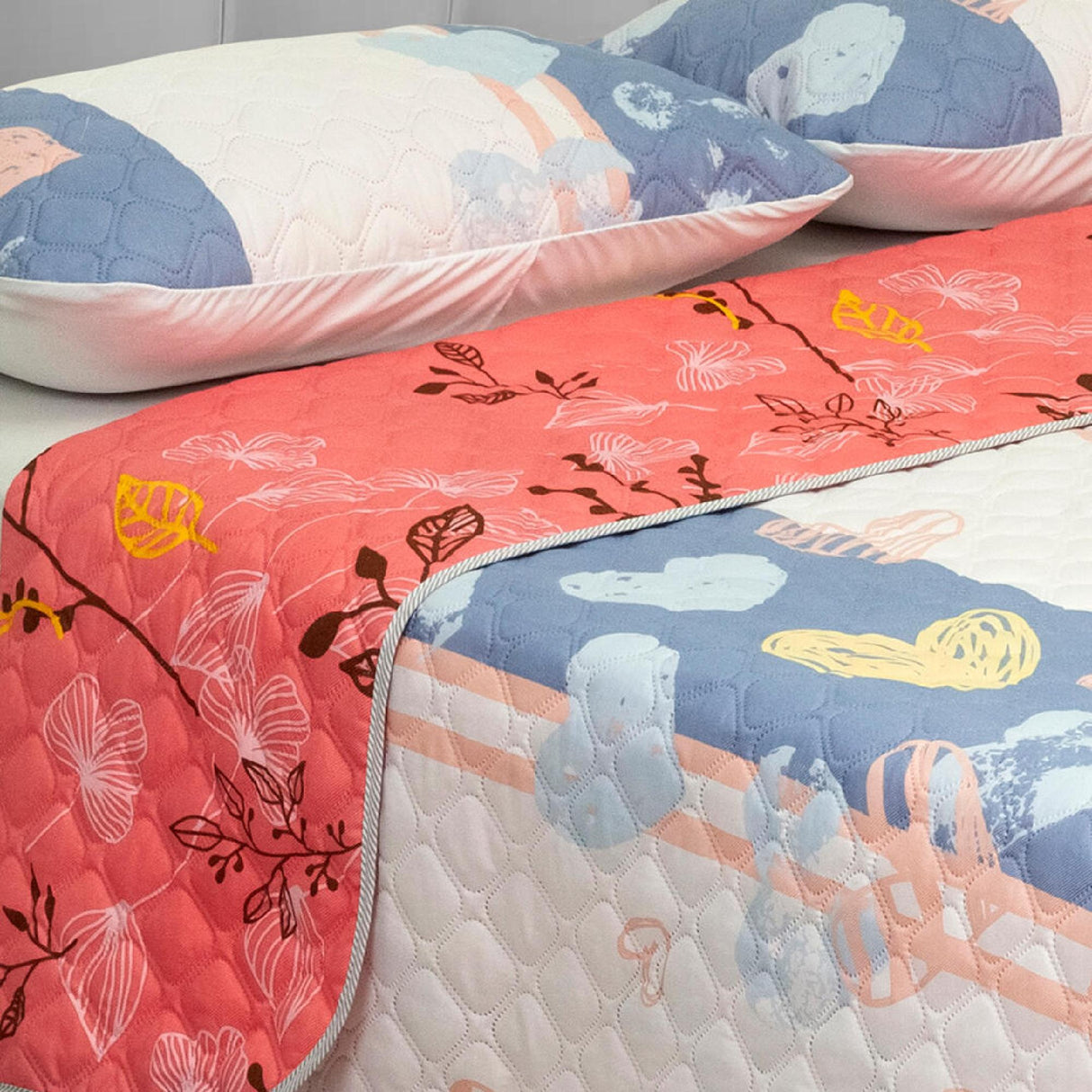 Cubrelecho Doble Faz Convex Lila y Blanco Para Cama Doble 140 X 190 Cm de Corazones - Tendidos y Cubrelechos | Bylmo