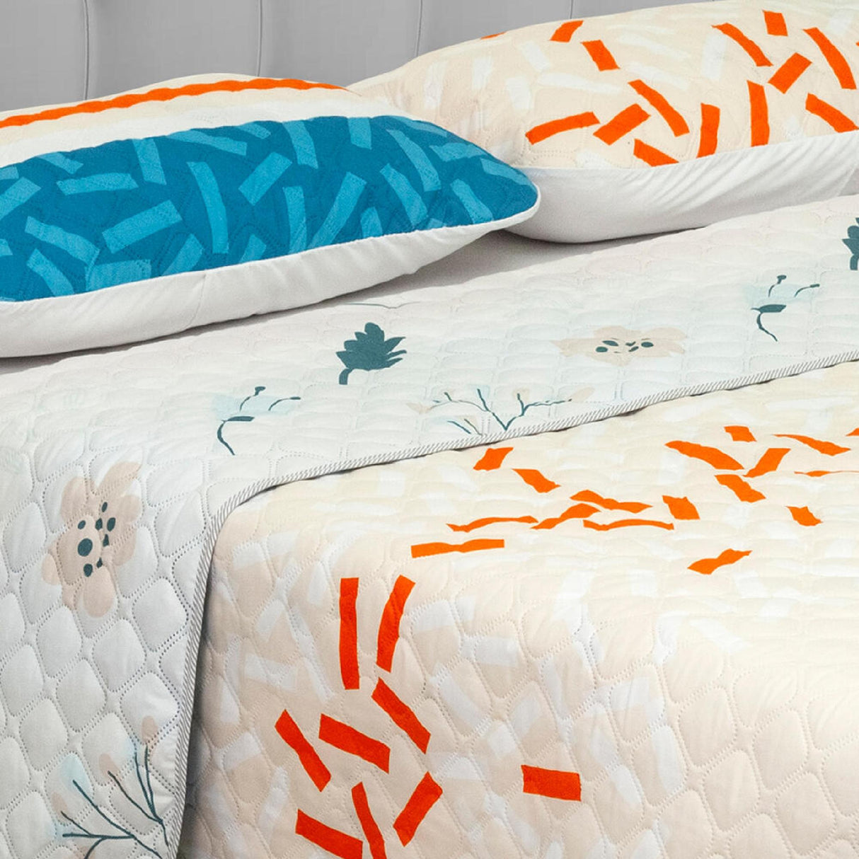 Cubrelecho Doble Faz Convex Camel y Azul Para Cama Doble 140 X 190 Cm de Líneas - Tendidos y Cubrelechos | Bylmo