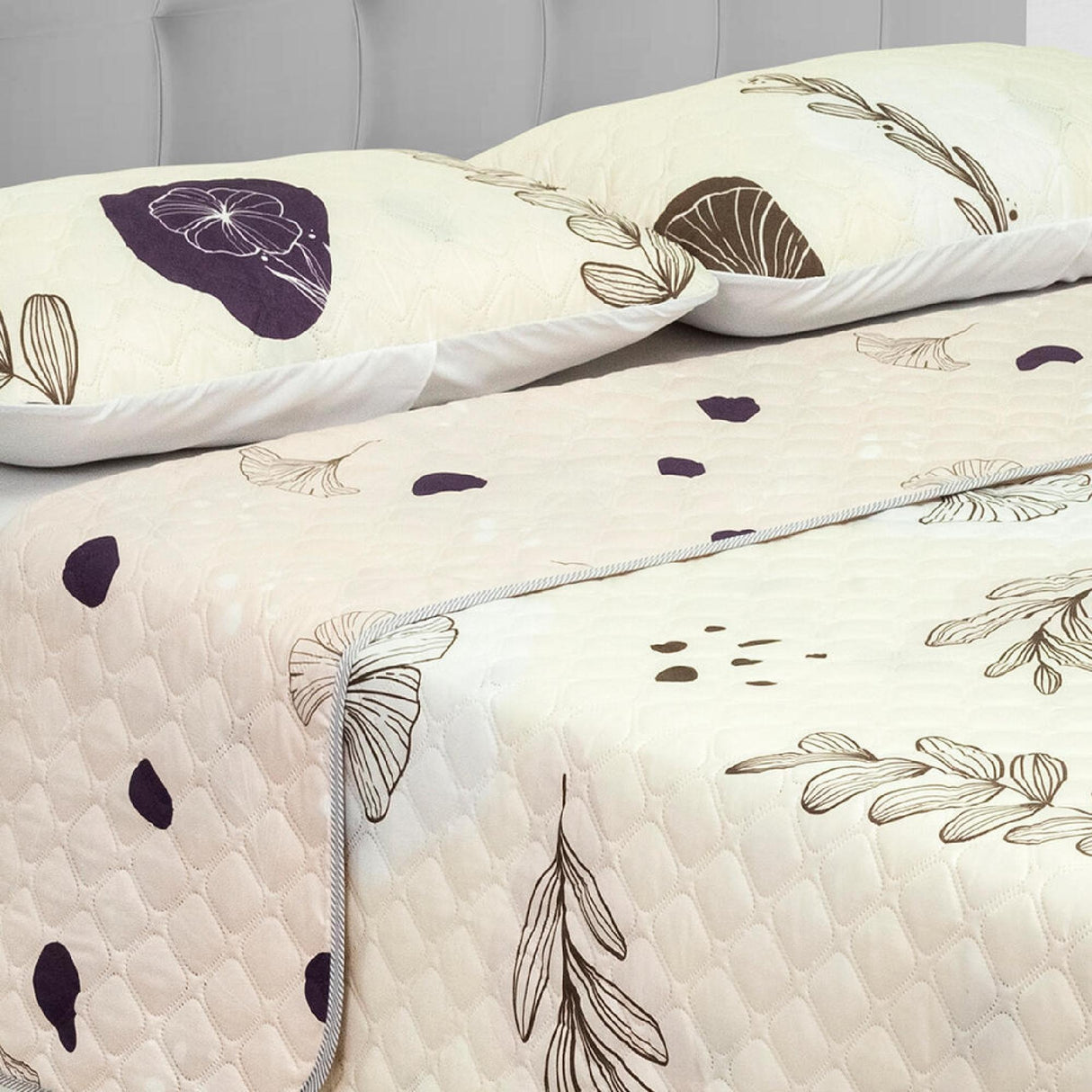 Cubrelecho Doble Faz Style Rosa Claro Para Cama Queen 160 X 190 Cm de Flores - Tendidos y Cubrelechos | Bylmo