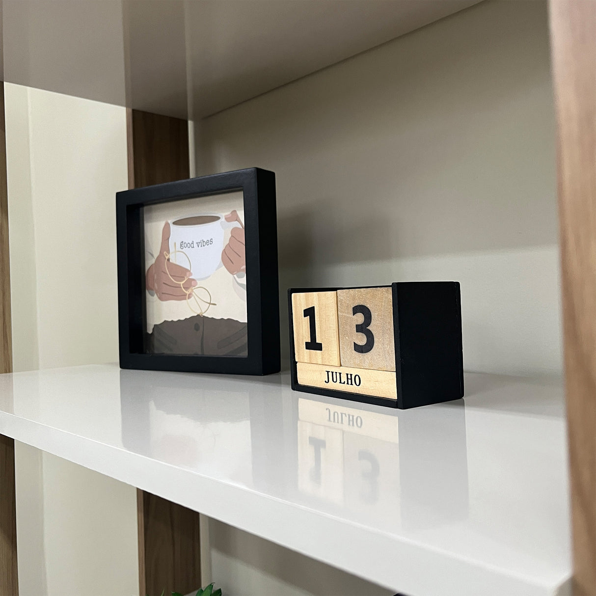 Estantería Rectangular Match Roble y Off White 63x166cm Con Cinco Entrepaños - BIBLIOTECAS Y ESTANTERIAS | Bylmo