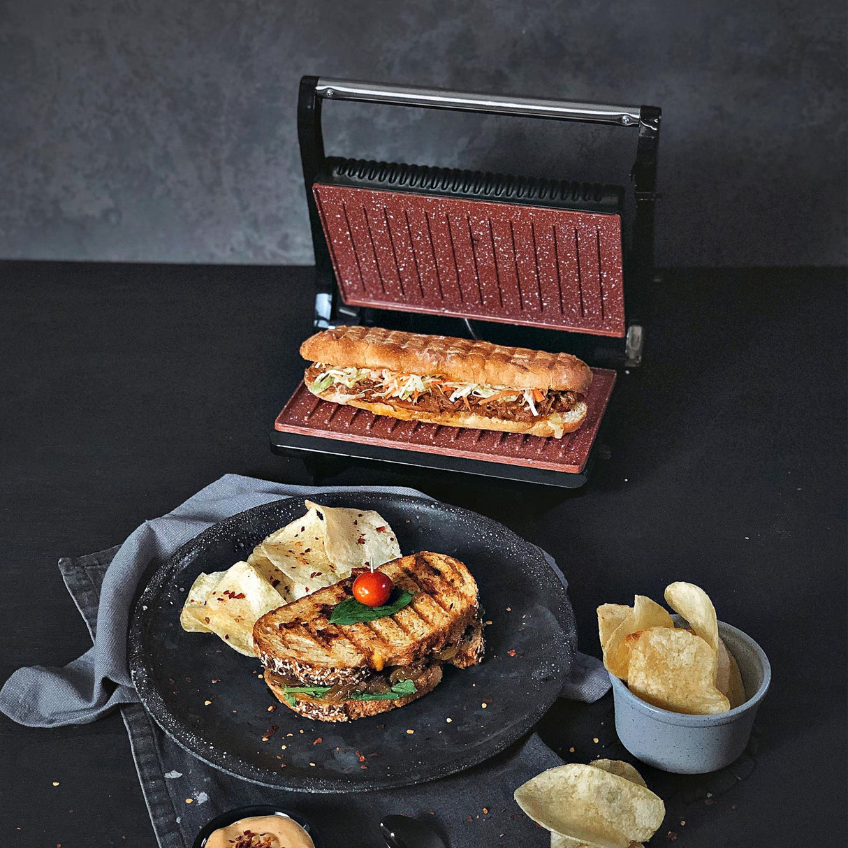 Sanduchera Grill Negro y Cobre 23x10cm de Dos Puestos Tipo Panini - SANDUCHERAS Y WAFLERAS | Bylmo