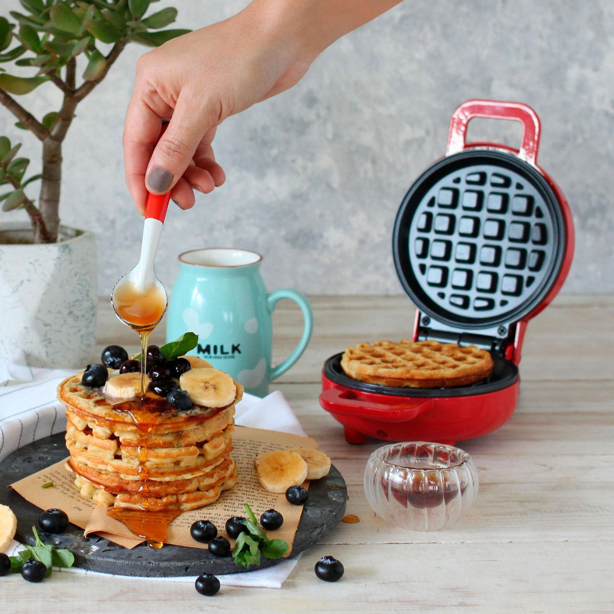 Waflera Rojo y Negro 12.5x9.5cm de Un Puesto con Luz Indicadora - SANDUCHERAS Y WAFLERAS | Bylmo