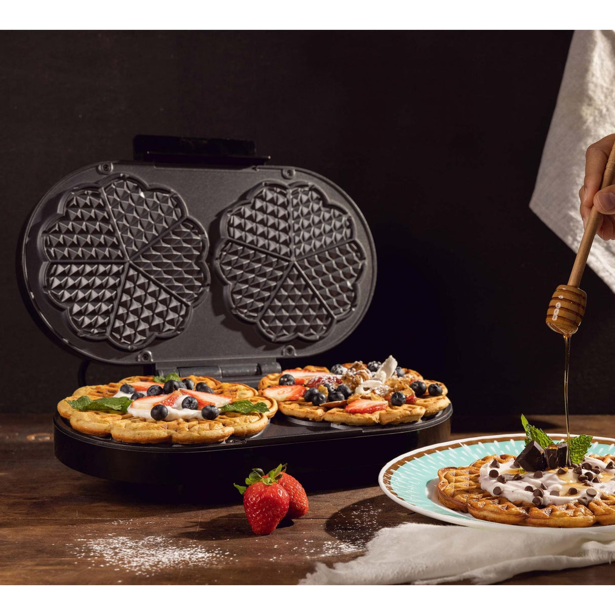 Waflera Negro 23.1x7.8cm de Dos Puestos con Luz Indicadora - SANDUCHERAS Y WAFLERAS | Bylmo