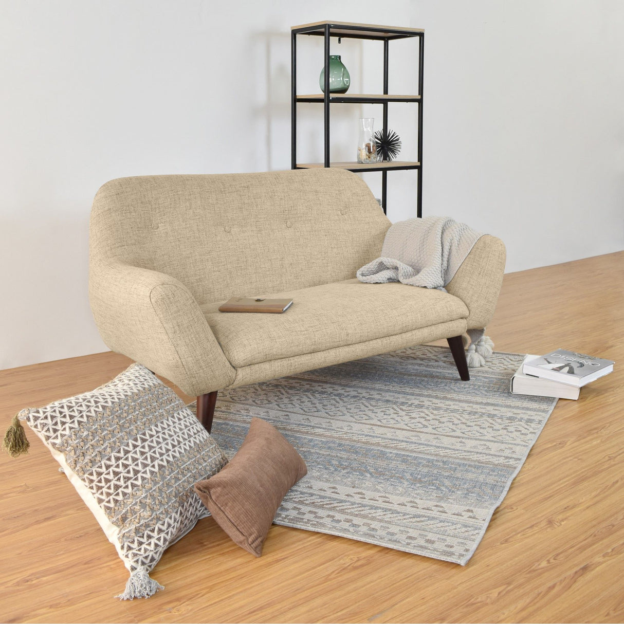 Sofá Lincoln Beige 143x80cm de Dos Puestos con Apoya Brazos - SOFAS Y POLTRONAS | Bylmo