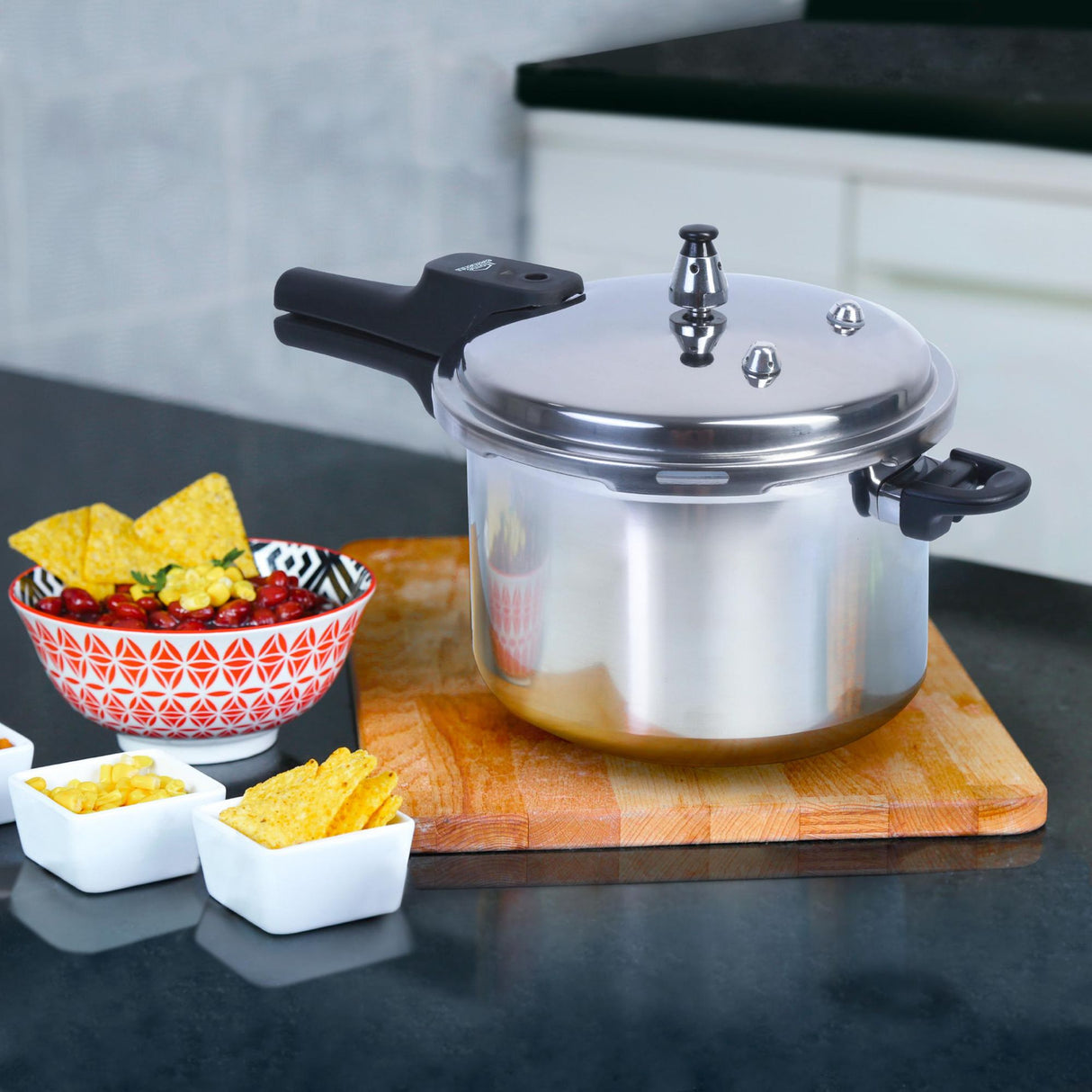 Olla de Presión Plateado y Negro 30.4x26.5cm De 11 Litros Apta para Inducción con Mango de Baquelita - OLLAS Y SARTENES | Bylmo