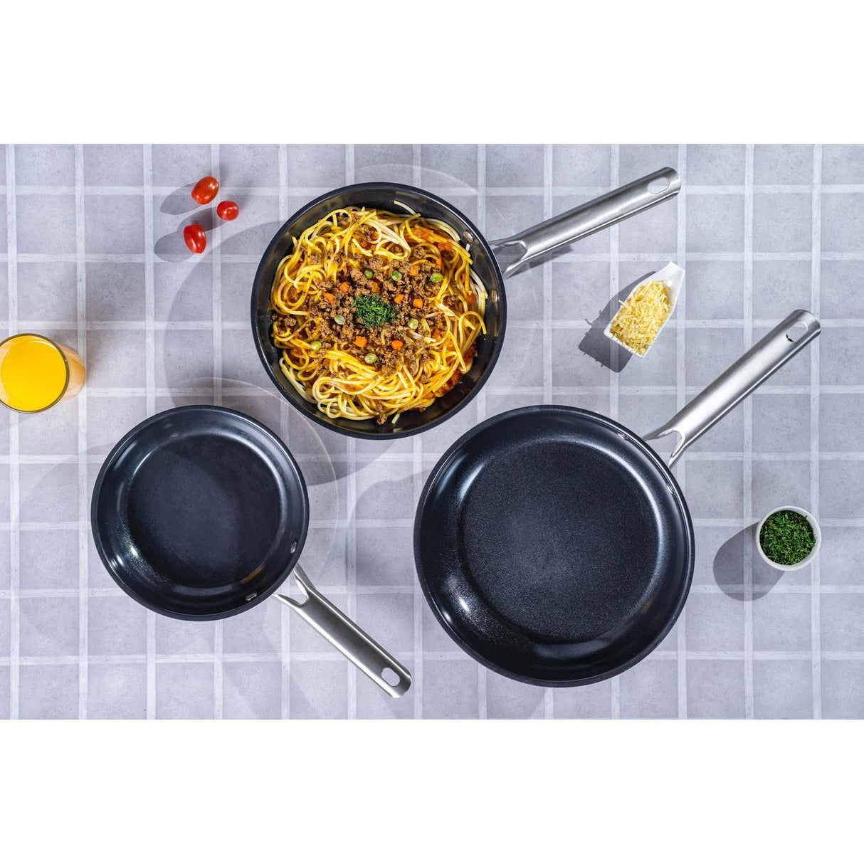 Sarten Plateado y Negro 27.3x5.5cm De 0.7 Litros Apta para Inducción con Mango de Acero Inoxidable - OLLAS Y SARTENES | Bylmo