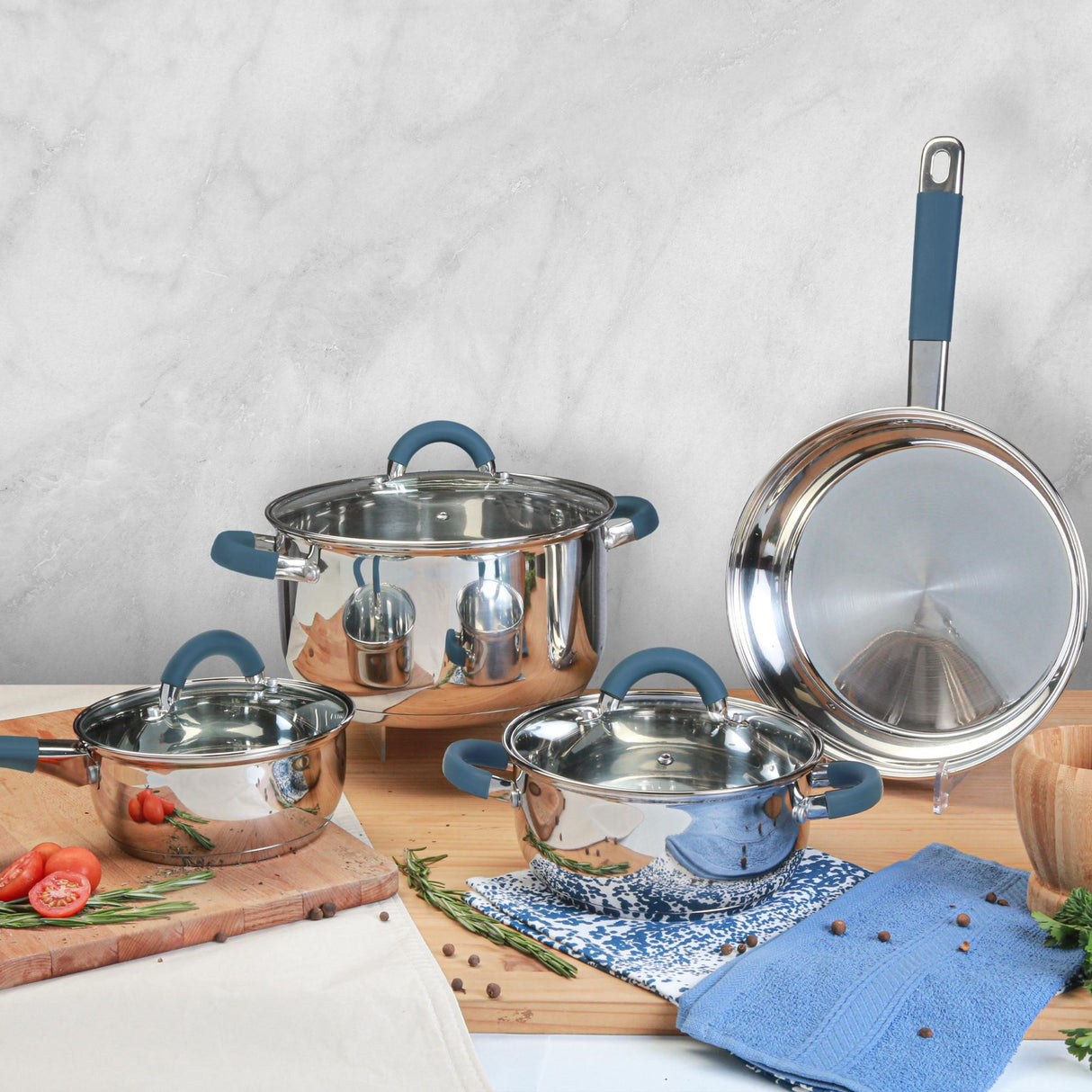 Batería de Cocina Siete Piezas Plateado y Azul 24x6.2cm De 3.5 Litros Apta para Inducción con Mango de Silicona - OLLAS Y SARTENES | Bylmo