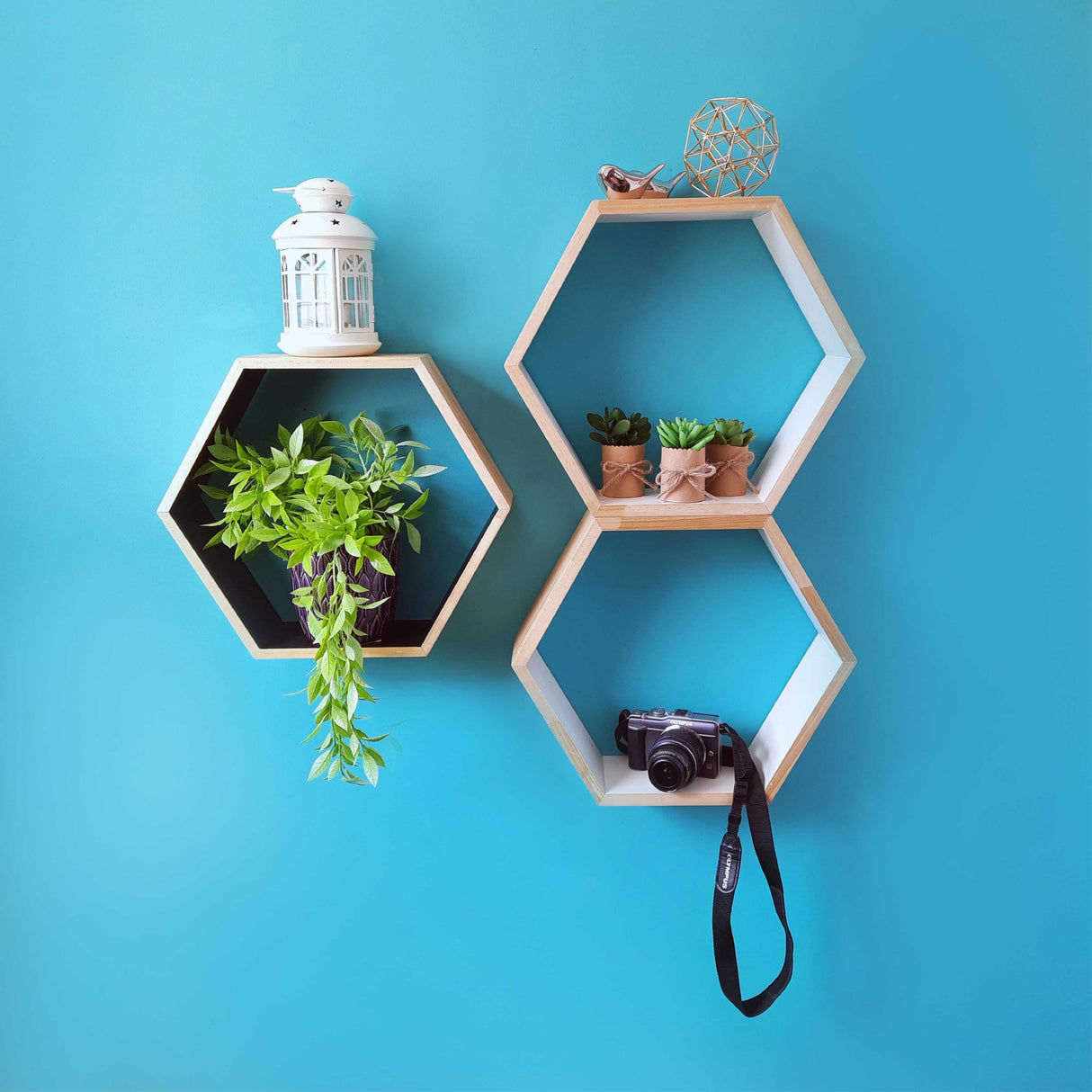 Repisa Accent Blanco y Pino 40x35cm Hexagonal Flotante - REPISAS | Bylmo