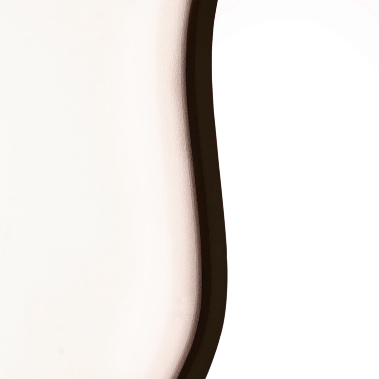 Espejo de Pared Asimetrico Tahiti Negro 60x70cm con Marco En Madera - ESPEJOS DE PARED | Bylmo