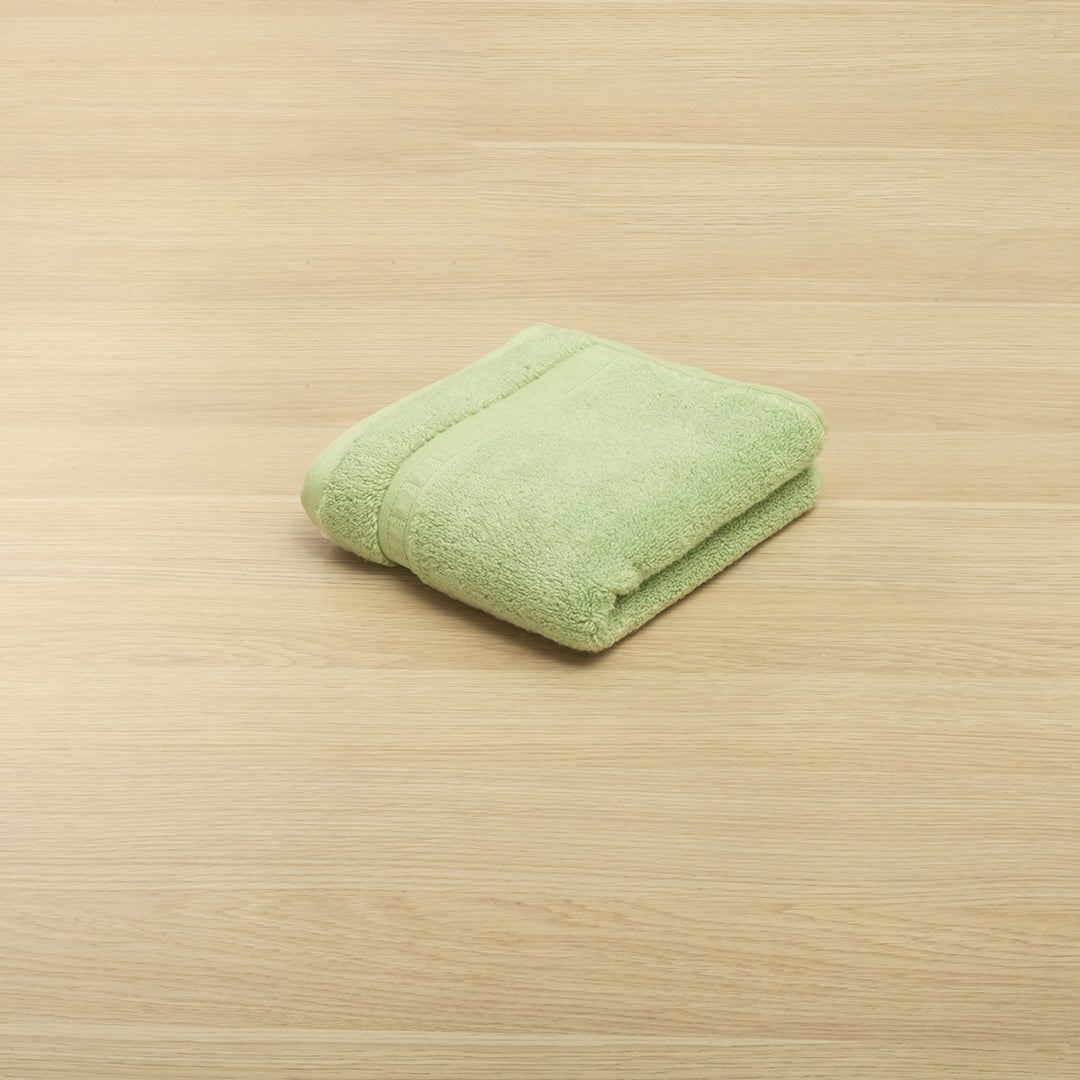 Toalla de Cuerpo Bamboo Verde Manzana 70x140cm Fondo Entero - TOALLAS | Bylmo