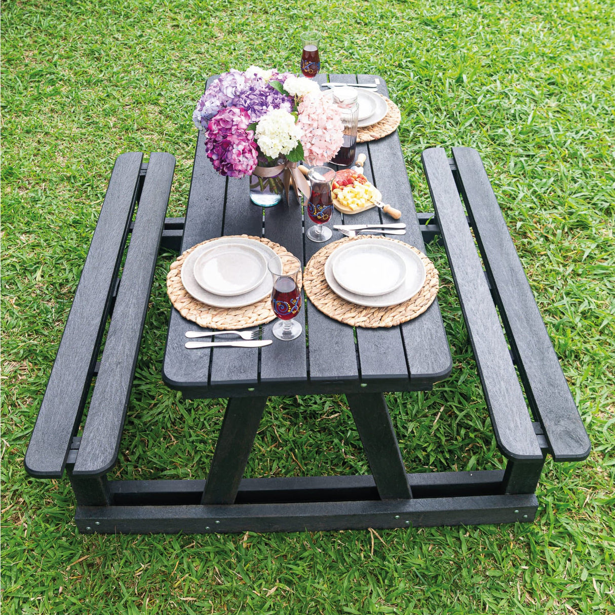 Mesa de Picnic Eucalipto Negro 150x78cm Rectangular de Seis Puestos con Dos Sillas - MESAS DE EXTERIOR | Bylmo