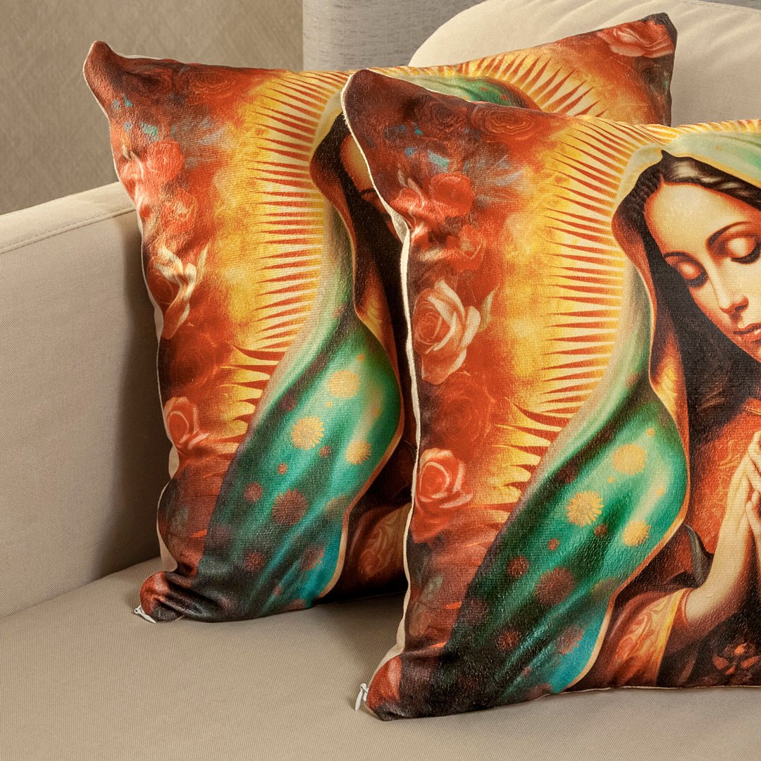 Set X 2 Cojines Jardín del Edén Multicolor 45x45cm Cuadrados Virgen De Guadalupe entre Rosas - COJINES | Bylmo