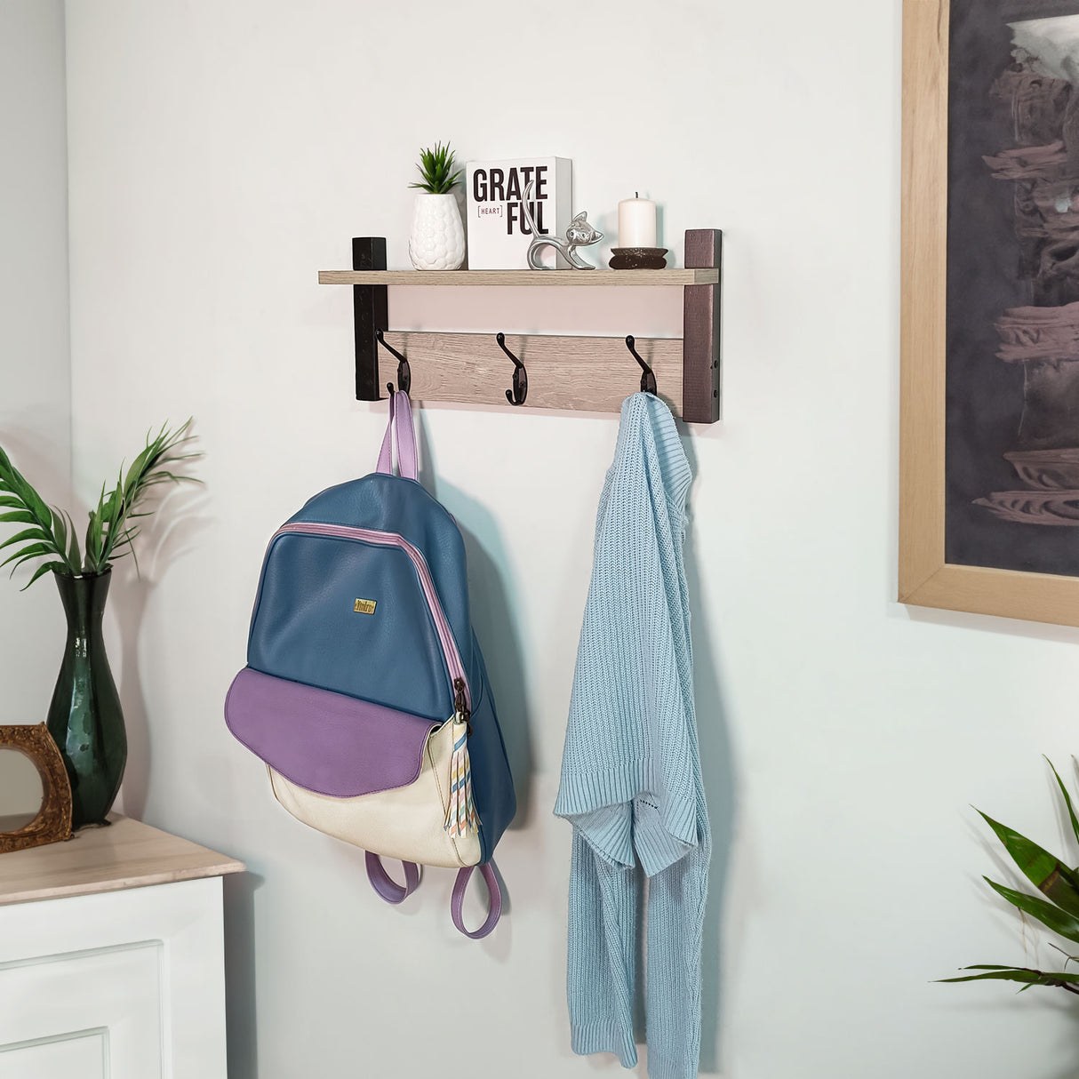 Perchero Praga Gris Claro y Negro 45x20cm de Pared con Tres Ganchos - PERCHEROS | Bylmo