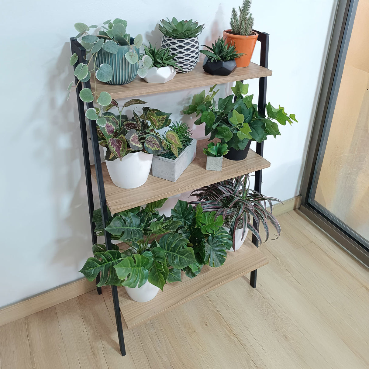 Estantería para Macetas Munich Madera Natural y Negro 52x100cm Escalera de Tres Niveles - BASES PARA MACETAS DE INTERIOR | Bylmo