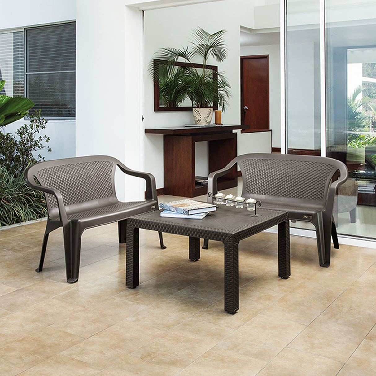 Silla Rimax Eterna Wengue 114x79.5cm con Espaldor y con Apoya Brazos - SILLAS Y BUTACOS | Bylmo