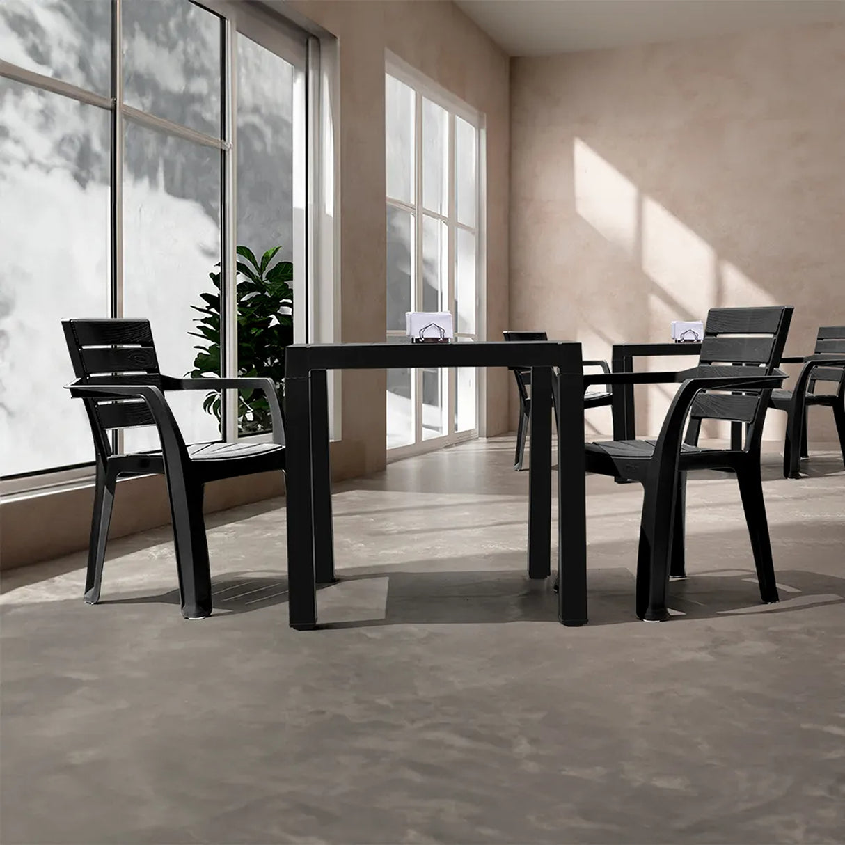 Combo Comedor y 4 Sillas con Brazos Rimax Barú Negro 75x73.5cm Cuadrado - COMEDORES | Bylmo