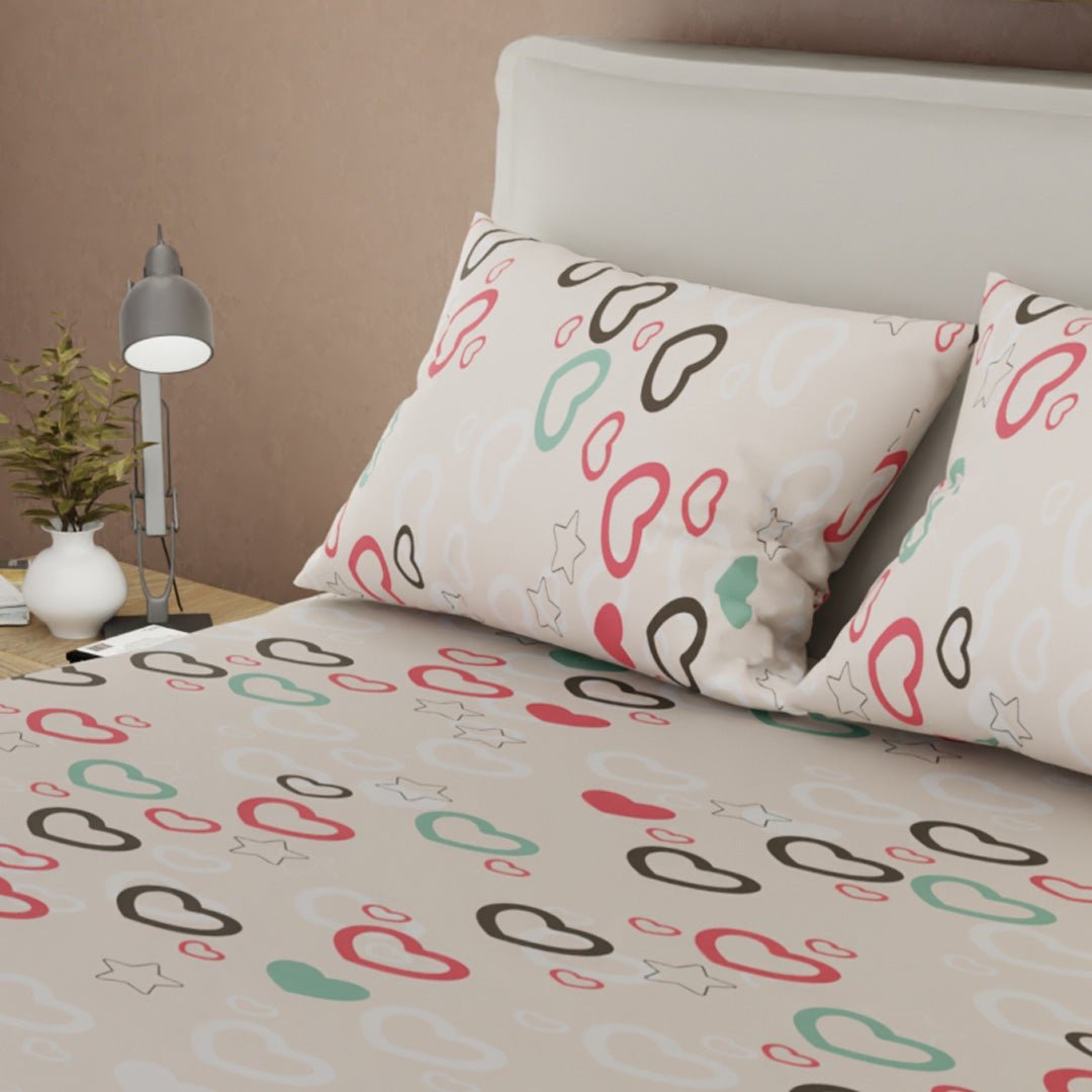 Sábana Ajustable Explosión de Amor Blanco Apagado y Naranja Claro para Cama Queen 160 X 190 Cm Estrellas Y Corazones - SABANAS | Bylmo