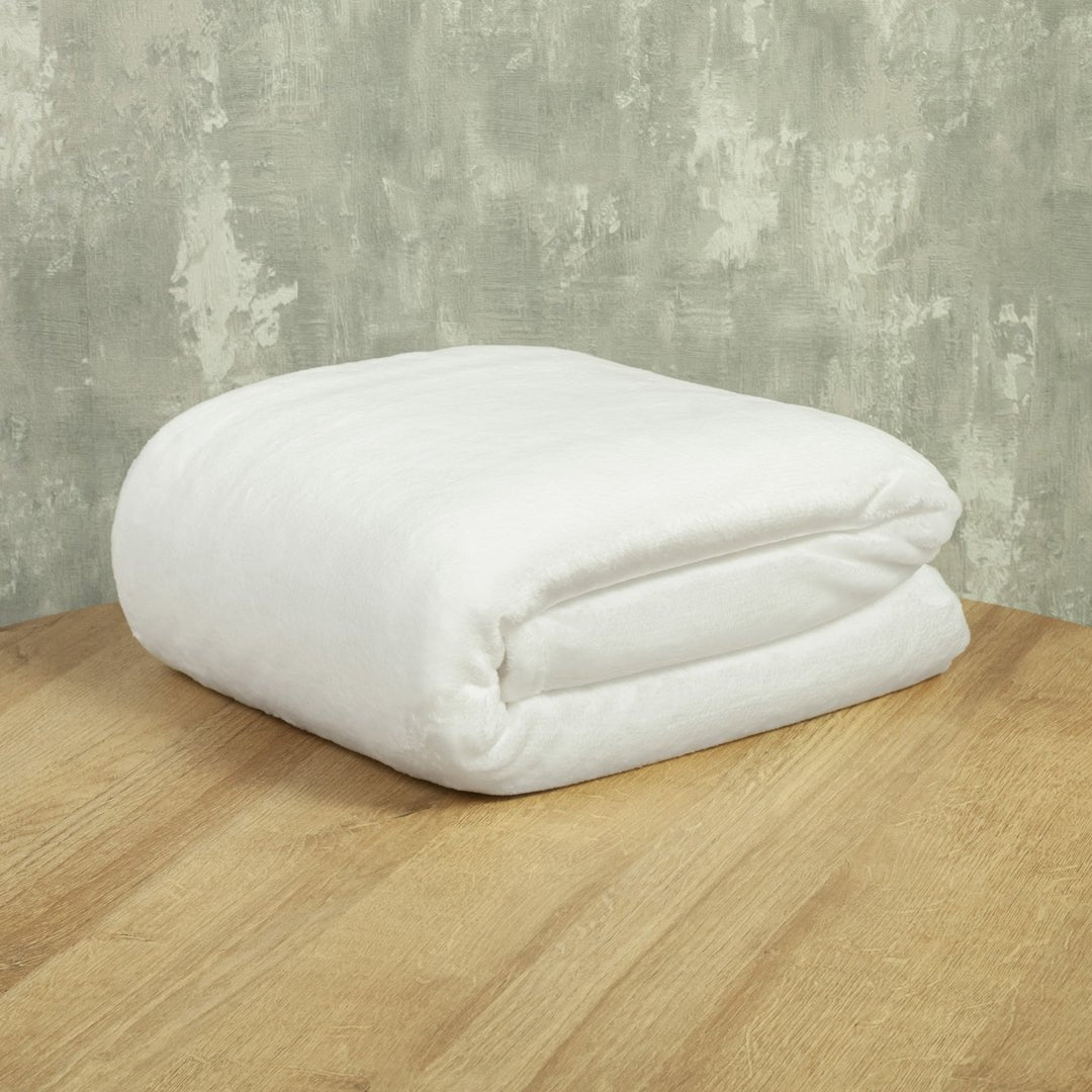 Cobija Piel de Durazno Soft Blanco 180x200cm Fondo Entero - COBIJAS Y MANTAS | Bylmo