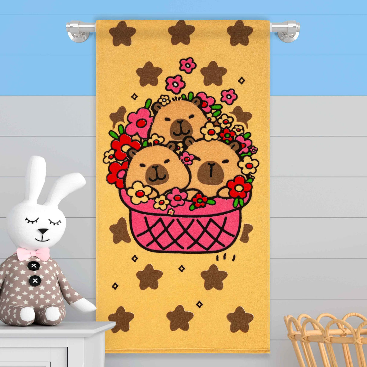 Toalla Infantil Amarillo y Café 60x120cm de Capibara Y Flores Extrasuave - TOALLAS | Bylmo