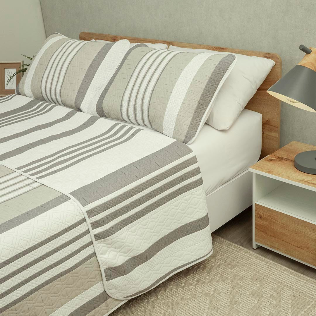 Cubrelecho Doble Faz Trama Gris y Beige para Cama Queen 160 X 190 Cm Prensado de Lineas - TENDIDOS Y CUBRELECHOS | Bylmo