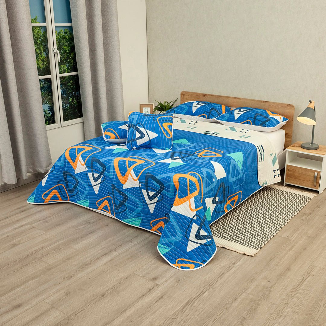 Cubrelecho Doble Faz Vórtice Cromático Azul y Blanco para Cama Semidoble 120 X 190 Cm Prensado de Triangulos - TENDIDOS Y CUBRELECHOS | Bylmo