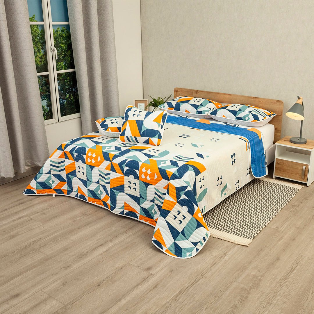 Cubrelecho Doble Faz Vórtice Cromático Azul y Blanco para Cama Semidoble 120 X 190 Cm Prensado de Triangulos - TENDIDOS Y CUBRELECHOS | Bylmo