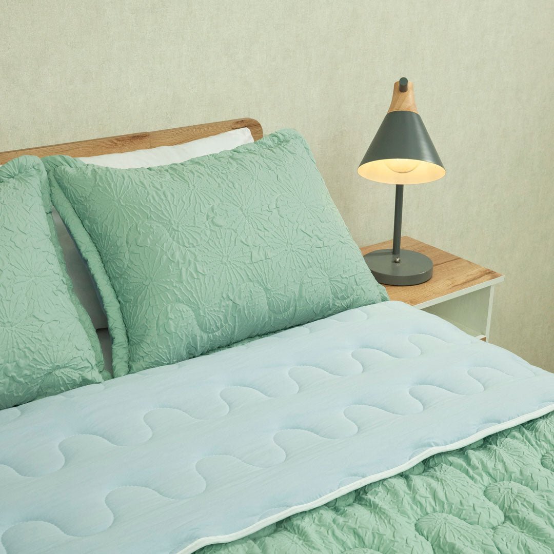 Cubrelecho Flora Verde y Azul para Cama Doble 140 X 190 Cm Fondo Entero - TENDIDOS Y CUBRELECHOS | Bylmo