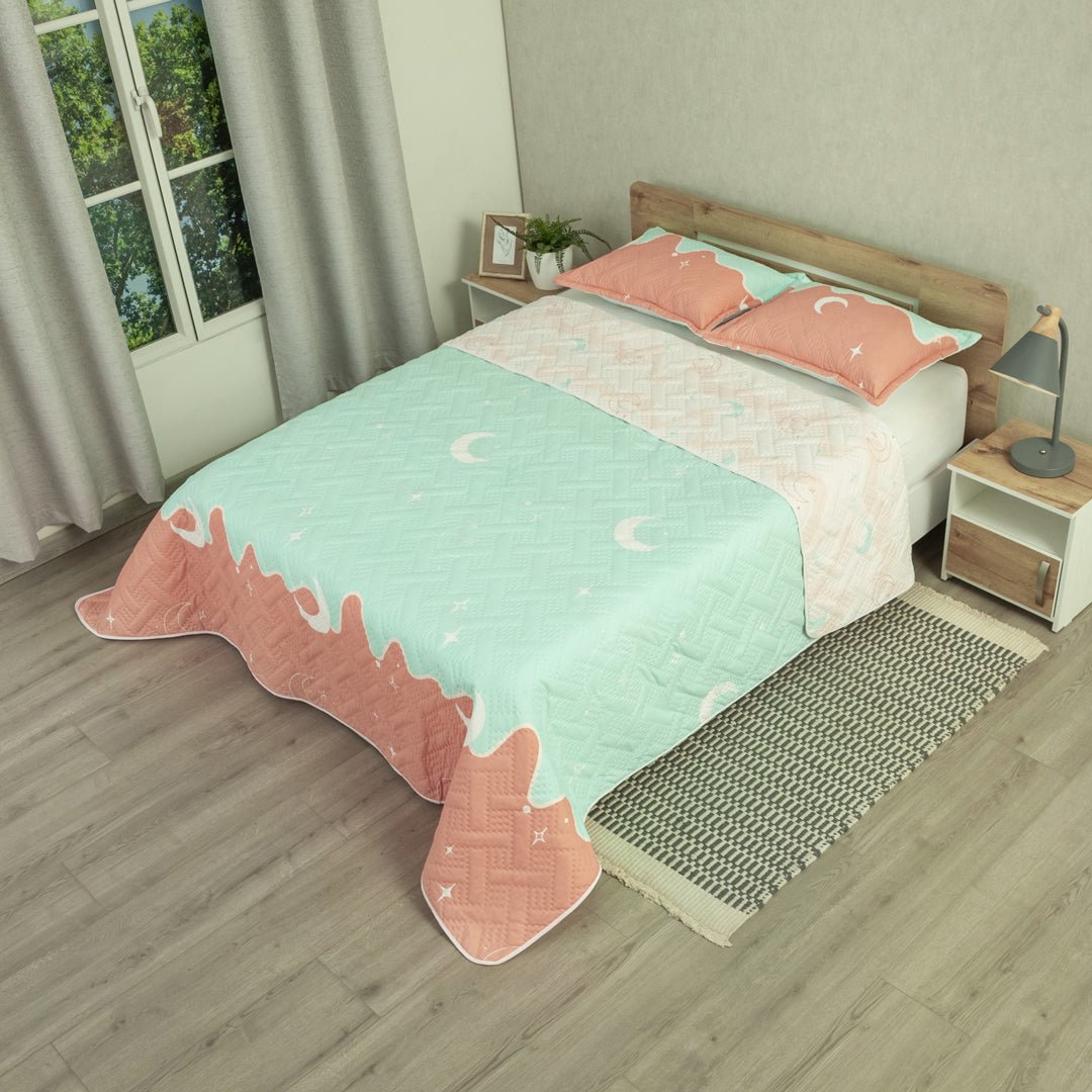 Cubrelecho Doble Faz Style Sueño Lunar Rosado Claro y Naranja Claro para Cama Doble 140 X 190 Cm de Lunas - TENDIDOS Y CUBRELECHOS | Bylmo