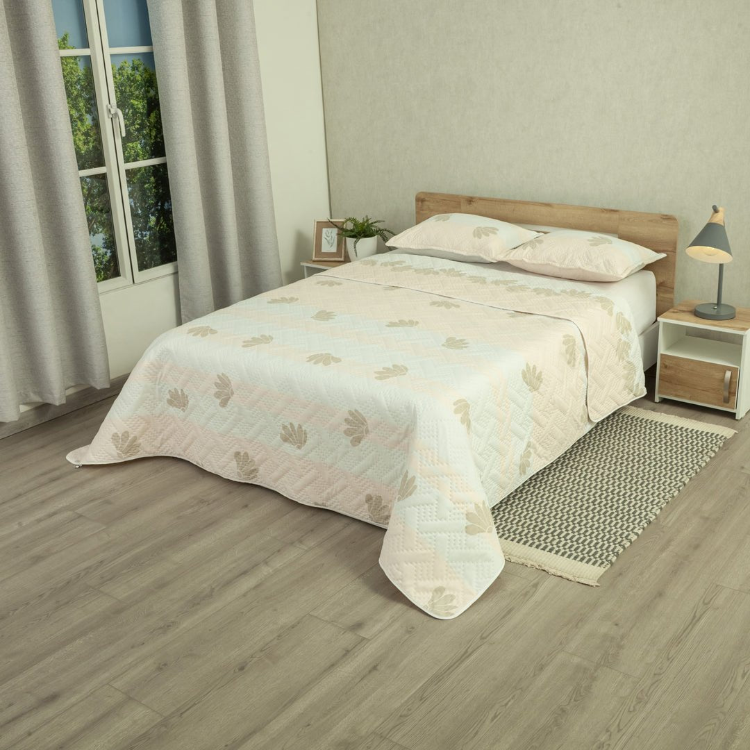 Cubrelecho Doble Faz Style Encato PAstel Rosa Claro y Blanco para Cama Queen 160 X 190 Cm de Hojas - TENDIDOS Y CUBRELECHOS | Bylmo