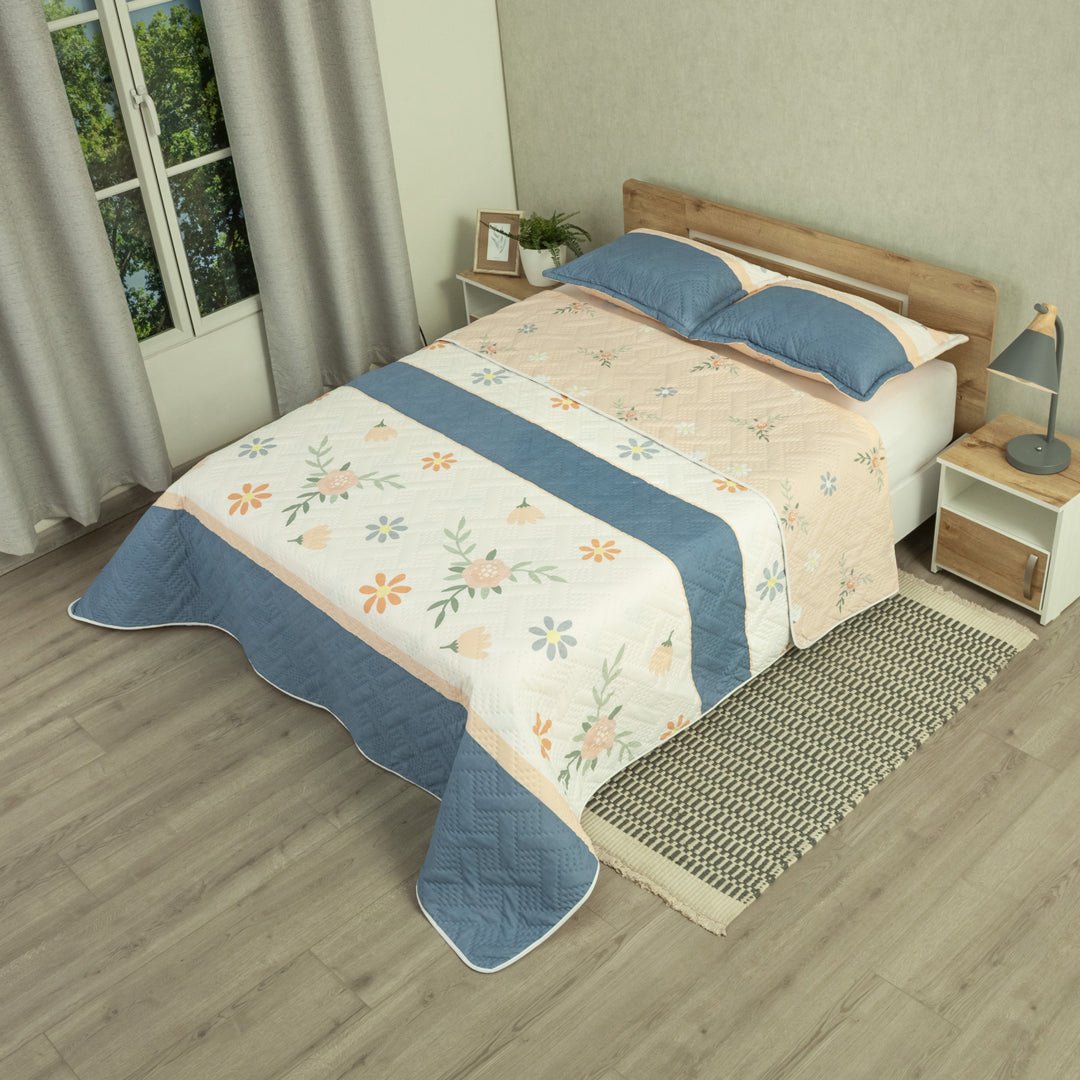 Cubrelecho Doble Faz Style Jardín Beige Claro y Azul Oscuro para Cama King 200 X 200 Cm de Hojas - TENDIDOS Y CUBRELECHOS | Bylmo