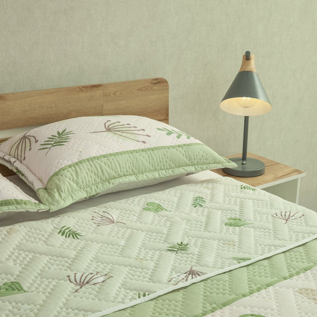 Cubrelecho Doble Faz Style Aura Natural Blanco y Verde Claro para Cama Semidoble 120 X 190 Cm de Hojas - TENDIDOS Y CUBRELECHOS | Bylmo