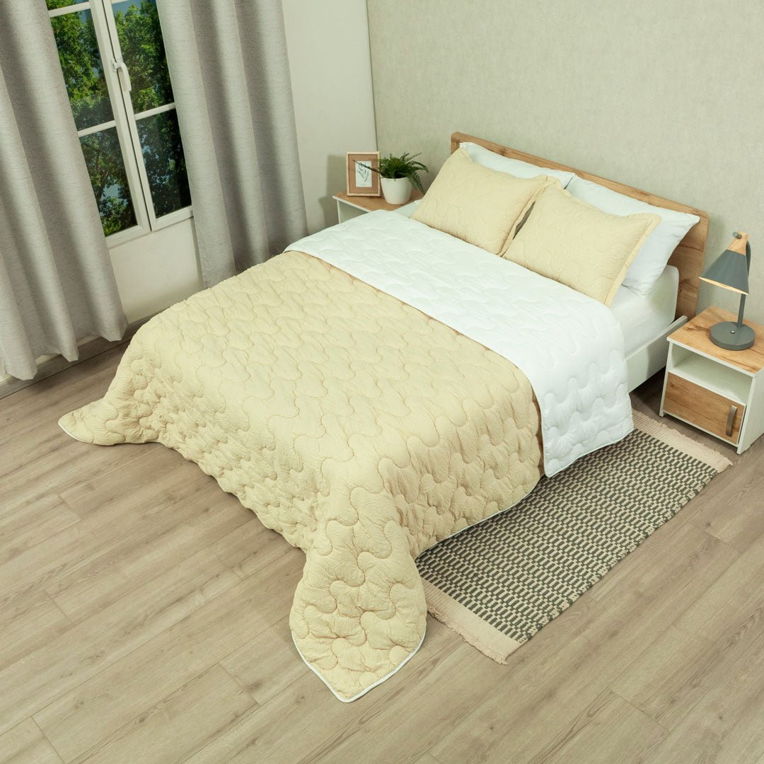 Cubrelecho Flora Amarillo y Blanco para Cama Queen 160 X 190 Cm Fondo Entero - TENDIDOS Y CUBRELECHOS | Bylmo